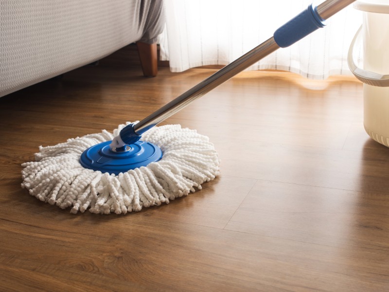 Manutenção de porcelanato que imita madeira