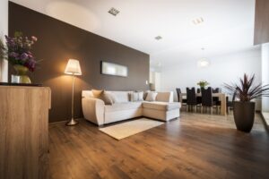 Como combinar porcelanato que imita madeira